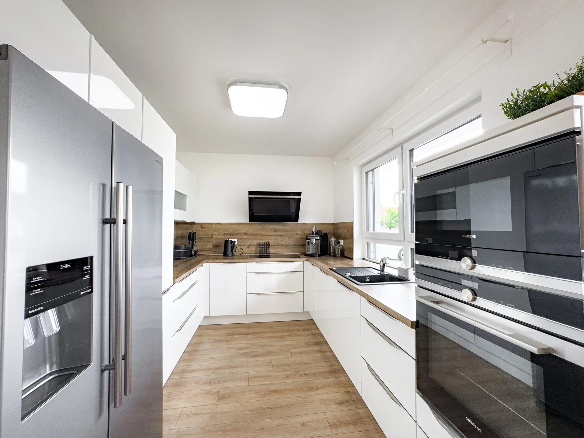 Mackenbach-4-kitchen-02