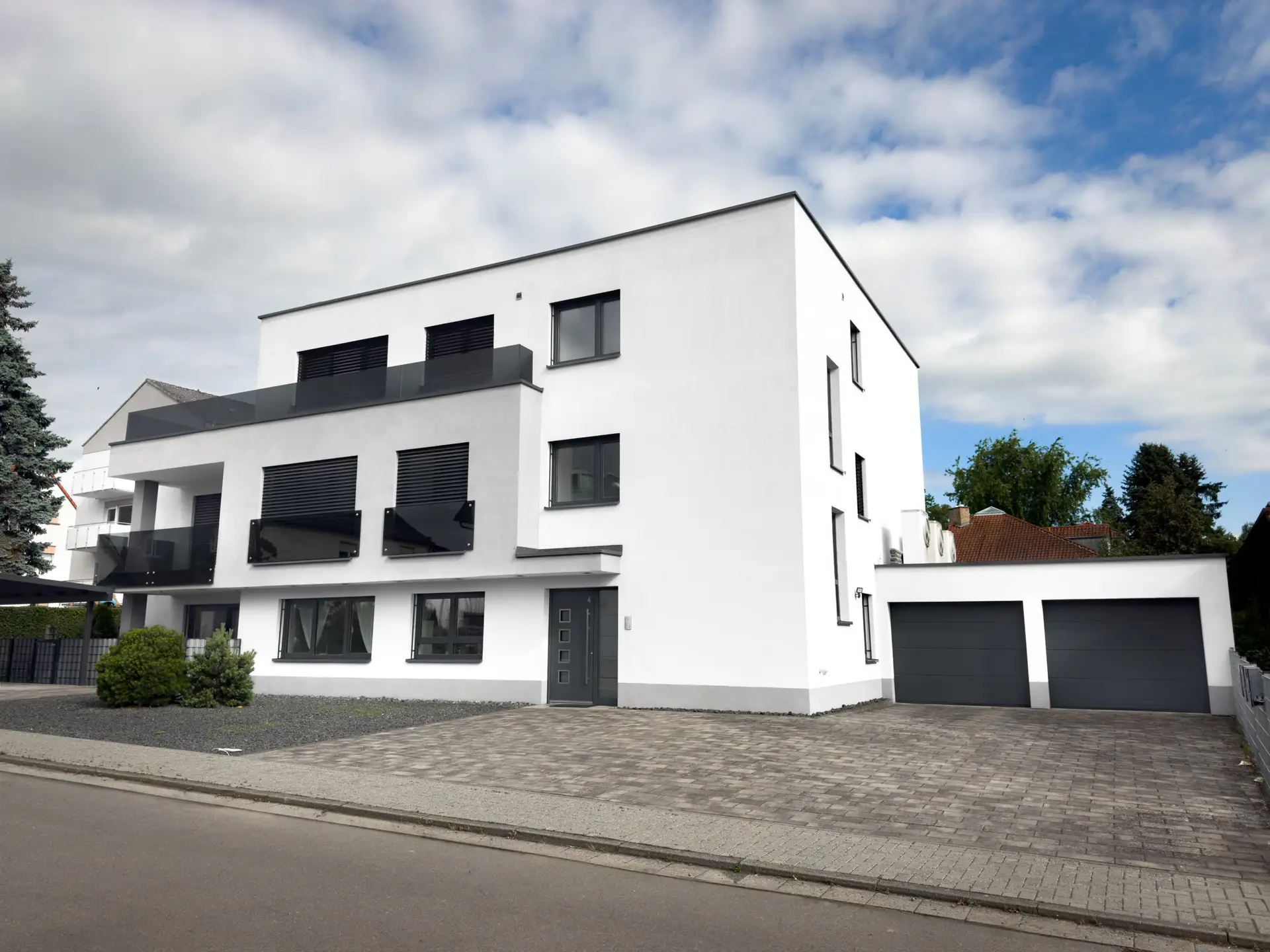 Mackenbach-4-outside-01