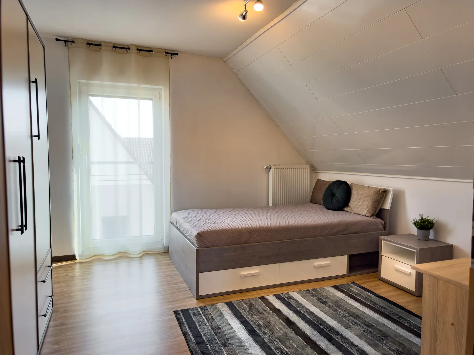 Ramstein-26-bedroom2-01